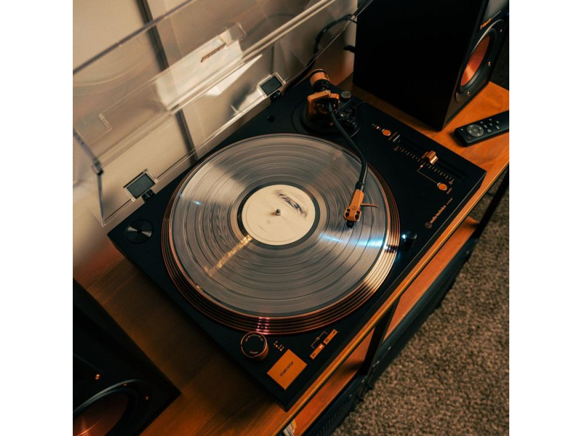 Вінілові платівки: магія теплого звуку в епоху цифрових технологій