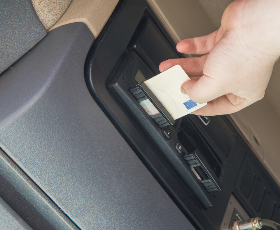 Як зчитувати дані з тахографа: покрокова інструкція