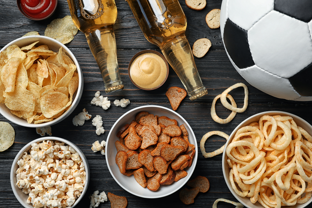 ТОП-5 магазинів для підготовки до чемпіонату: снеки для перегляду футболу