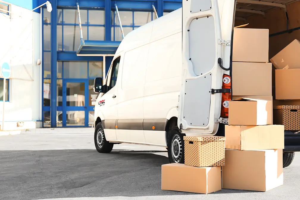 Оренда вантажного автомобіля з водієм: коли це вигідніше за власний транспорт