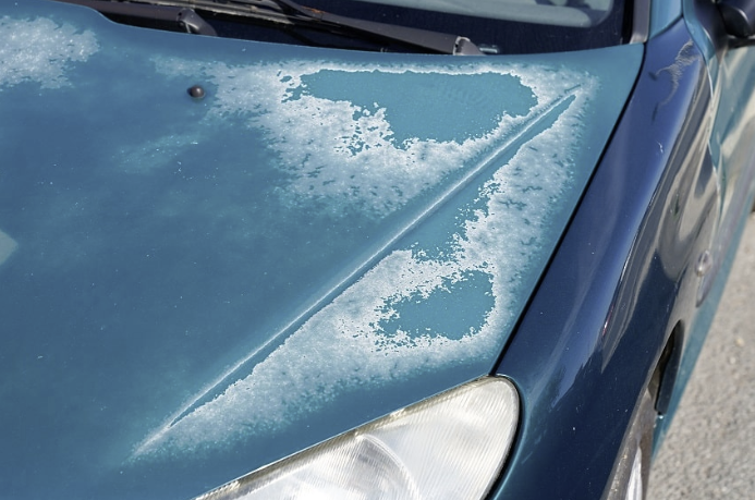 Почему отслаивается лак на авто и что с этим делать