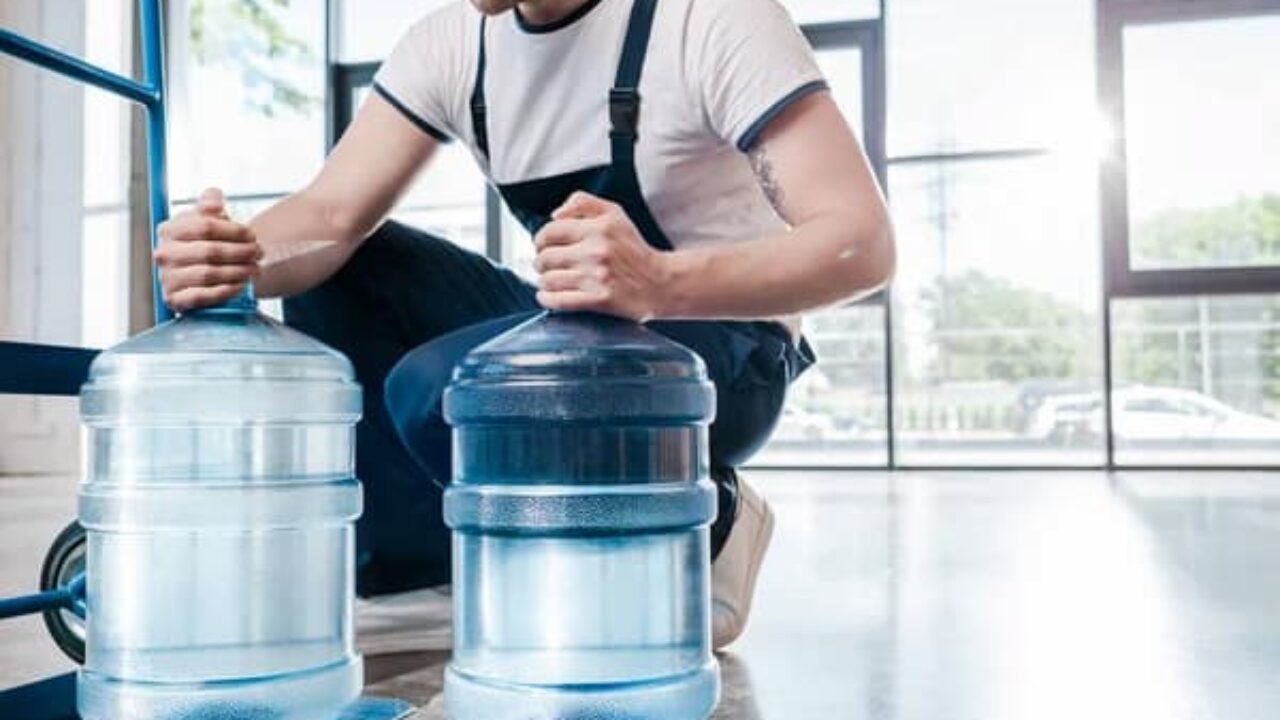 Доставка води: як вибрати постачальника і правильно організувати водопостачання вдома чи в офісі